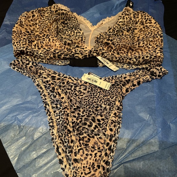 Victoria’s Secret Set - Picture 5 of 6